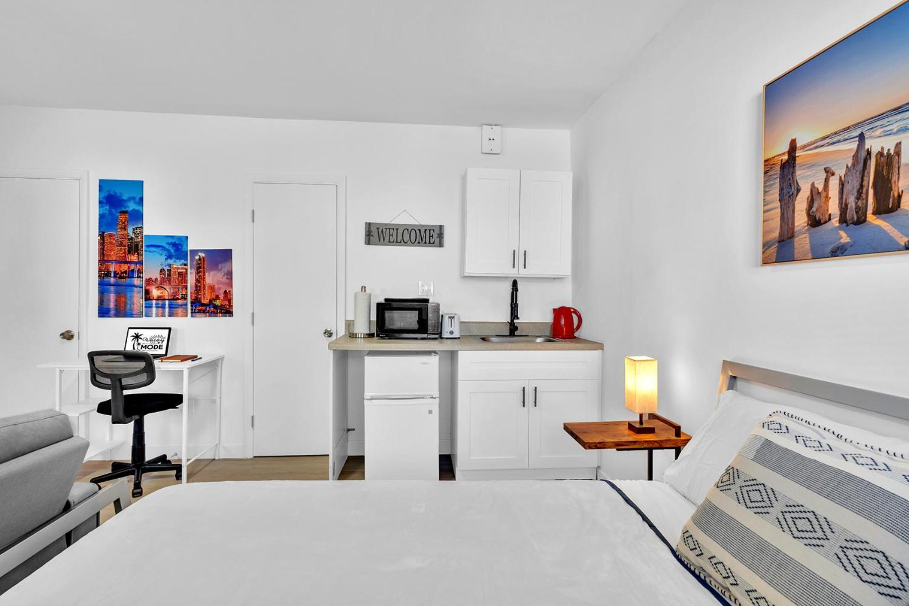 Young Circle & Hollywood Blvd Posh Studio Suite Exterior foto