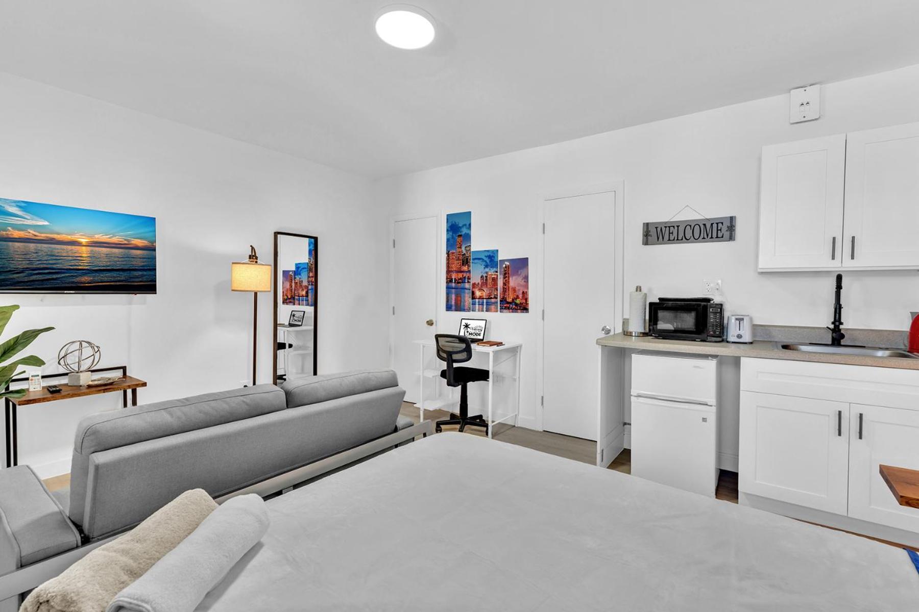 Young Circle & Hollywood Blvd Posh Studio Suite Exterior foto